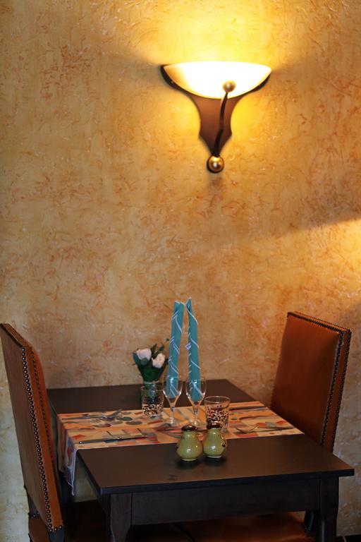 Logis Hotel Restaurant Auberge Du Peras Сен-Жан-дю-Гар Екстер'єр фото